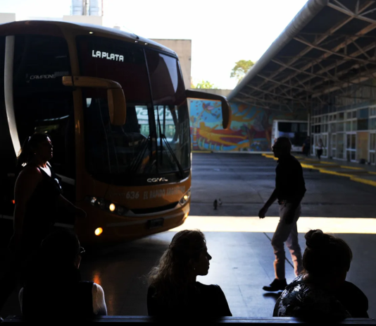 Banco Nación lanzó una promoción para financiar pasajes de micros de larga distancia en hasta 12 cuotas