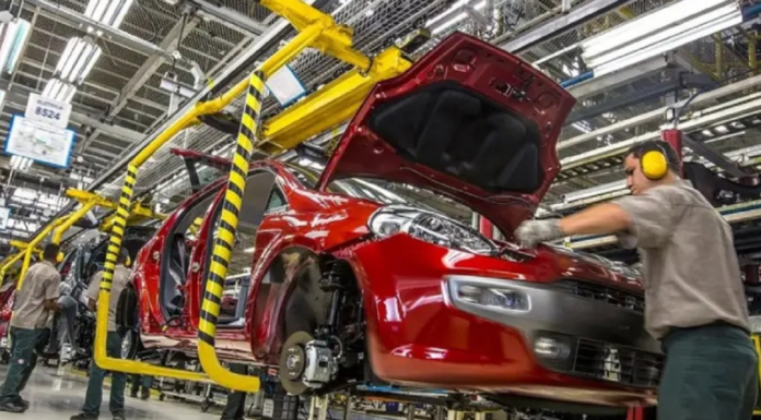 La fábrica de Citröen y Peugeot cierra un turno de producción y efectiviza retiros voluntarios de trabajadores