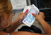 El salario mínimo perdió casi el 40% de su poder de compra durante la actual gestión