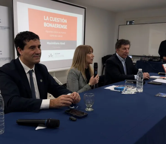 Abad presentó su libro y llamó a construir un nuevo contrato social bonaerense