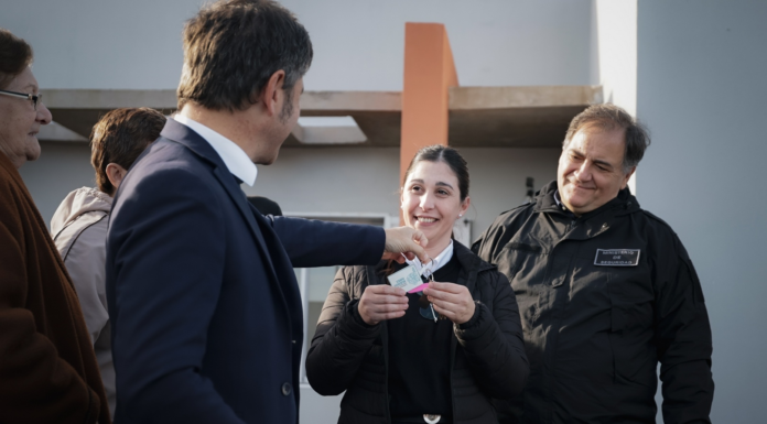 VIVIENDAS, ESCRITURAS Y NETBOOKS: Kicillof visitó Chascomús y General Belgrano
