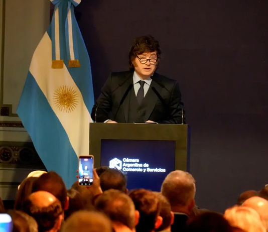 Milei hizo una cerrada defensa de su gestión económica y culpó al aborto por el estado del sistema jubilatorio