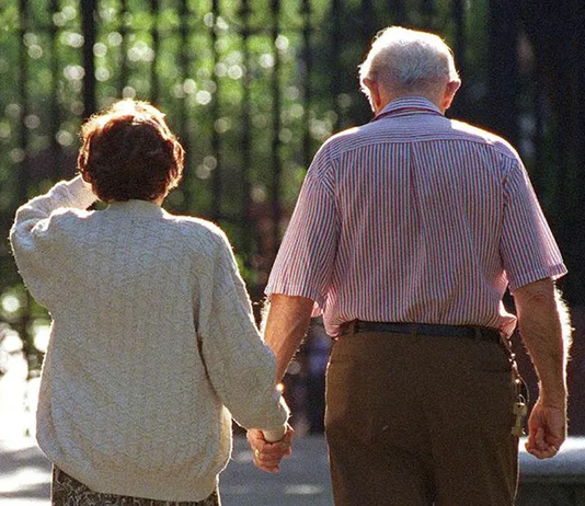 El 46% de los adultos mayores recibe ingresos insuficientes, según un estudio de la UCA