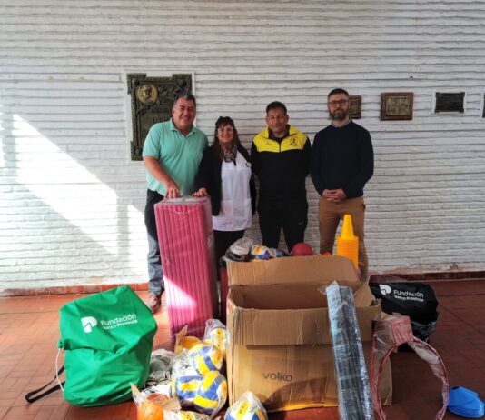 Lombardo gestionó nuevo material deportivo para la Escuela N° 1