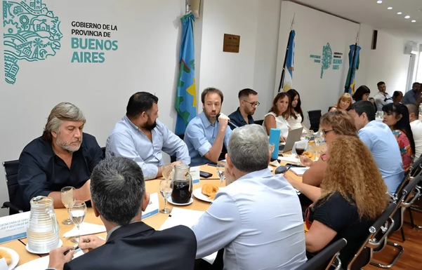 La Provincia llamó para este jueves a los estatales bonaerenses a negociar salarios