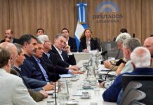 Intendentes y empresarios de la costa atlántica pidieron un cambio drástico en la política turística