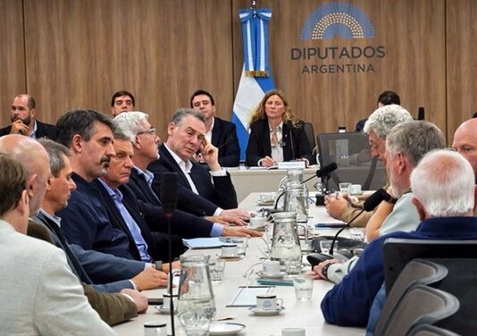 Intendentes y empresarios de la costa atlántica pidieron un cambio drástico en la política turística