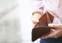 La generación del día 20: el 72% de los menores de 40 años se queda sin ingresos antes del fin de mes y el 60,9% se tuvo que endeudar