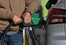Postergan la suba del impuesto a los combustibles, pero aumentan luz y gas